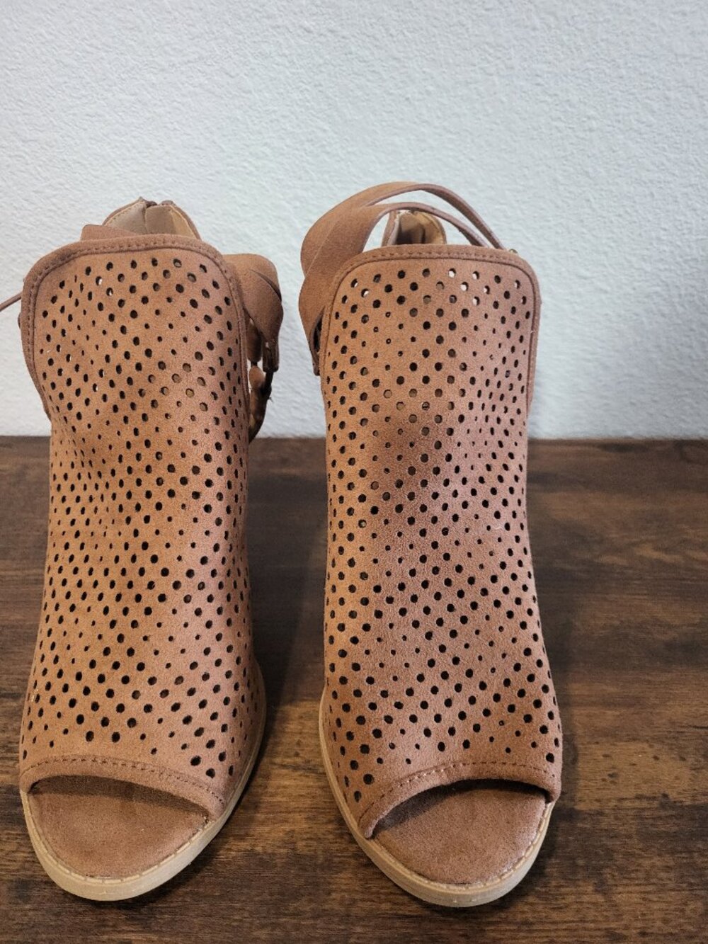 Altar'd State Cognac Perforated Peep Toe Harness Ring Straps Block Heel 8.5